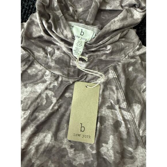 NWT b New York Camo Print Hooded Tunic Top M Long Sleeve Lightweight - Picture 2 of 5